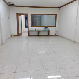 Disewakan Ruko 3 (tiga) lantai Siap Pakai di Jalan BKR