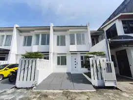 RUMAH 2 LANTAI KHARISMA TOWNHOUSE JUAL CEPAT, SISA 1 UNIT !