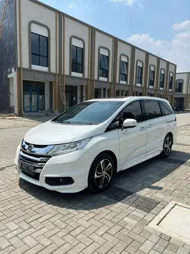 LOW KM MULUS TERAWAT LIKE NEW ! Honda Odyssey 2.4 AT 2015 Putih