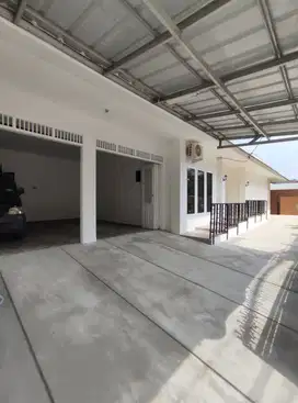 DISEWAKAN RUMAH DI KEMANG LOKASI MENARIK DAN STRATEGIS BARU RENOVASI