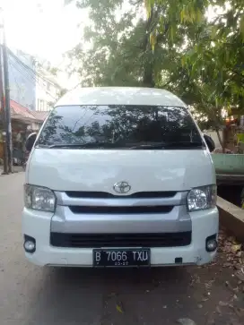 Hiace comuter 2.5 disel M/T 2017