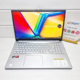 Asus Vivobook Go 15 OLED E1504FA RYZEN 5 7520U 16GB/512 Oled Display