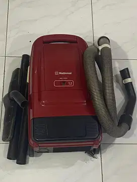 Vacuum Cleaner National (MC 2700)
