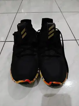sepatu lari bekas