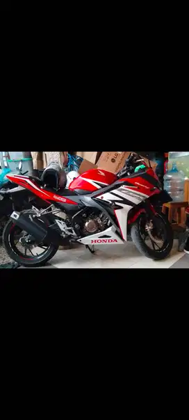 Dijual motor honda CBR 150R 2016