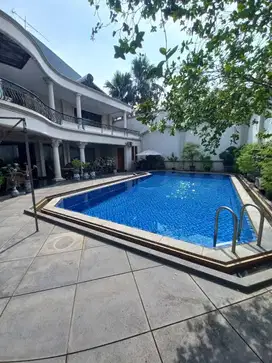Disewakan Rumah 2 Lantai Full Furnished Lokasi Strategis dan Tenang