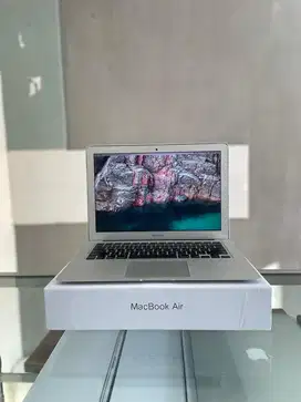 MacBook Air 13 Inch 2015 RAM 8/128 GB