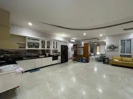 Dijual Rumah Alam Sutera 2 Lantai Semi Furnished Depan Taman