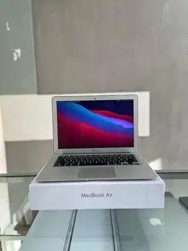 MacBook Air 13 Inch 2015 RAM 8/256 GB