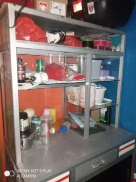Etalase berlaci,bekas jualan es