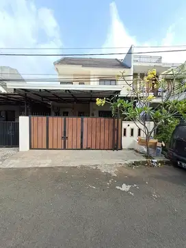 Rumah siap huni, Renovasi, Furnished, Utara, 2 LT, di Perum Nusa Loka