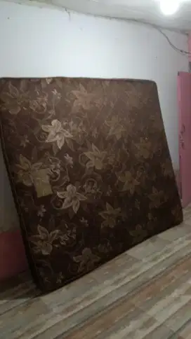Di jual yg minat kasur springbed ukuran 180x200 no 1 murah aja