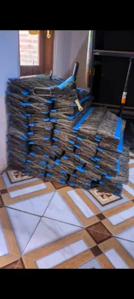 Sikat besi mesin paving