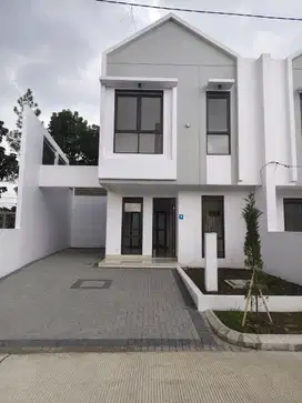 Termurah! Rumah Baru Batununggal dengan 3 Carport