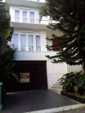 DIJUAL CEPAT VILLA DOHENY DRIVE SENTUL