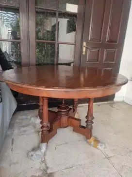 Dijual Meja Makan Bulat Kayu Ukir Antik – Klasik & Elegan