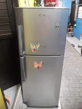 Kulkas LG 2 pintu dingin beku sangat normal