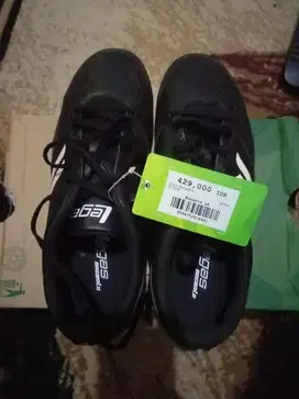 sepatu futsal legas