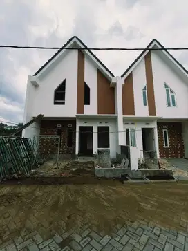 RUMAH MODERN MINIMALIS 2 LANTAI LOKASI DI KARANGPLOSO