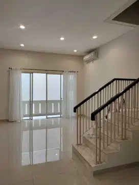 DISEWA CEPAT RUMAH 2 LT CROWN GOLF PIK SEMI FURNISH BAGUS SIAP HUNI