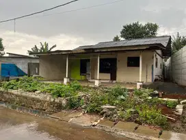 Dijual Tanah dengan Kontrakan Luas 1029m2, Strategis, Bekasi