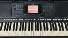 Keyboard Yamaha PSR s750