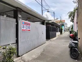 Rumah Sangkuriang dekat Stadion ada Kolam Renang Anak
