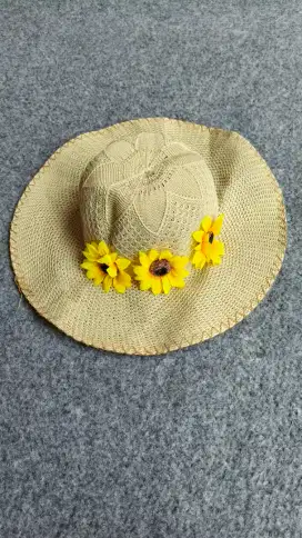 Topi Pantai Bunga Matahari