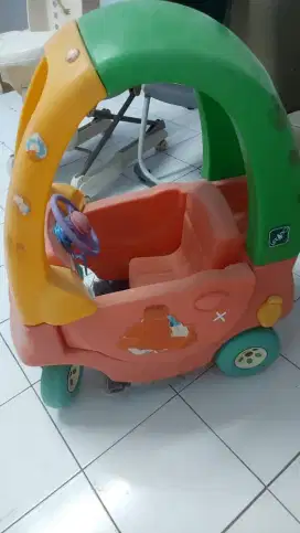 Mainan mobil mobilan