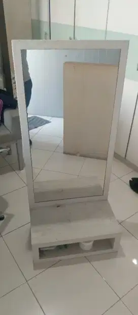Kaca salon bekas
