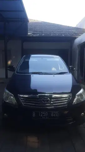 Toyota Kijang Innova 2.0 V Bensin AT 2012 Hitam