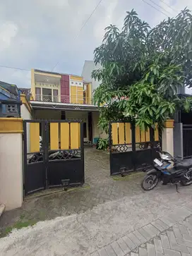 Rumah 2 lantai muat 2 mobil di jl. Kabupaten