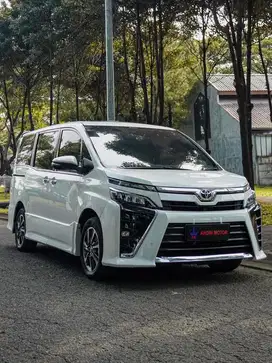 Toyota Voxy 2.0 AT 2019 LOW KM ‼️