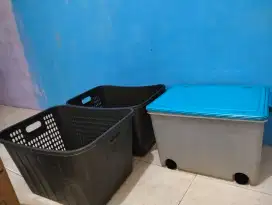 box kontainer dan Keranjang plastik bekas