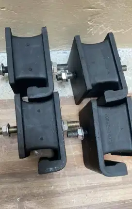 Karet monting mesin paving