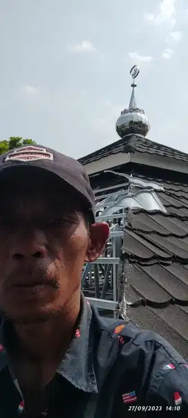 Pemasangan rangka atap baja ringan