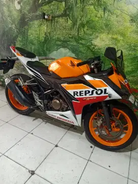 Honda CBR Repsol th 2016 km 12 ribuan original istimewa gress