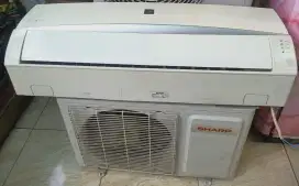 Jual ac sharp 1/2pk lowwat 320 watt kondisi 95% ori semua