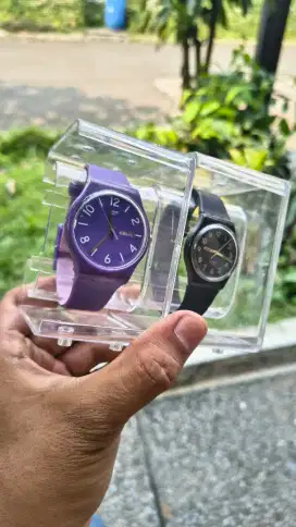 Swatch GB274 Golden Tac dan SUOV703 Backup Purple Silicone Watch