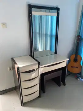 Set Meja Rias Hitam Putih