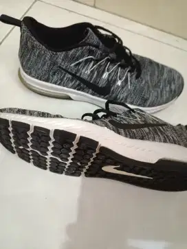 Sepatu kets Nike Zoom ori