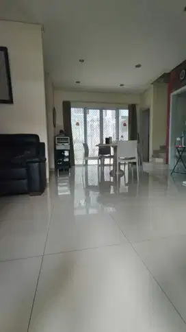Rumah Bagus 2 Lantai Lokasi di Green Lake Cluster Amerika Latin