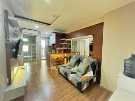 Unit Cantik 2BR View Kolam Renang, Interior Mewah Full Furnished Green