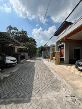 Rumah 2 Lantai Dekat Sd Model 10 Menit Ke Ringrog Maguwoharjo