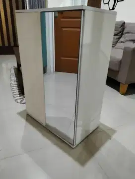 Di jual lemari pakaian
