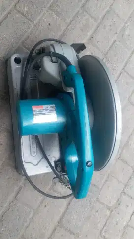 Mesin pemotong keramik