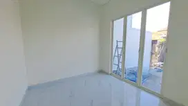 Dijual Rumah Jemursari 2 Lantai dekat Ubaya dan Petra. Hook Baru Gress
