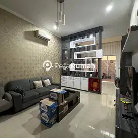 DIJUAL VILLA JALAN STM KOMPLEK GREEN PARK  (RICKY A)