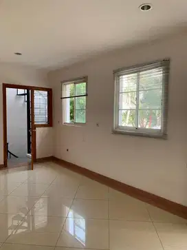 Rumah Pantai Indah Kapuk Bgm 10x18 3lantai Rapi Siap Huni SHM