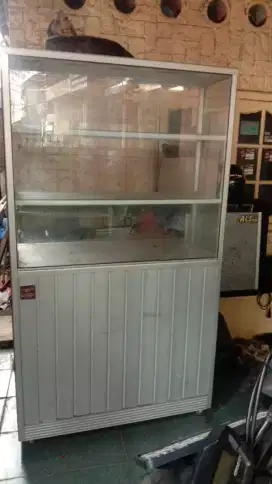 Jual etalase Bekas